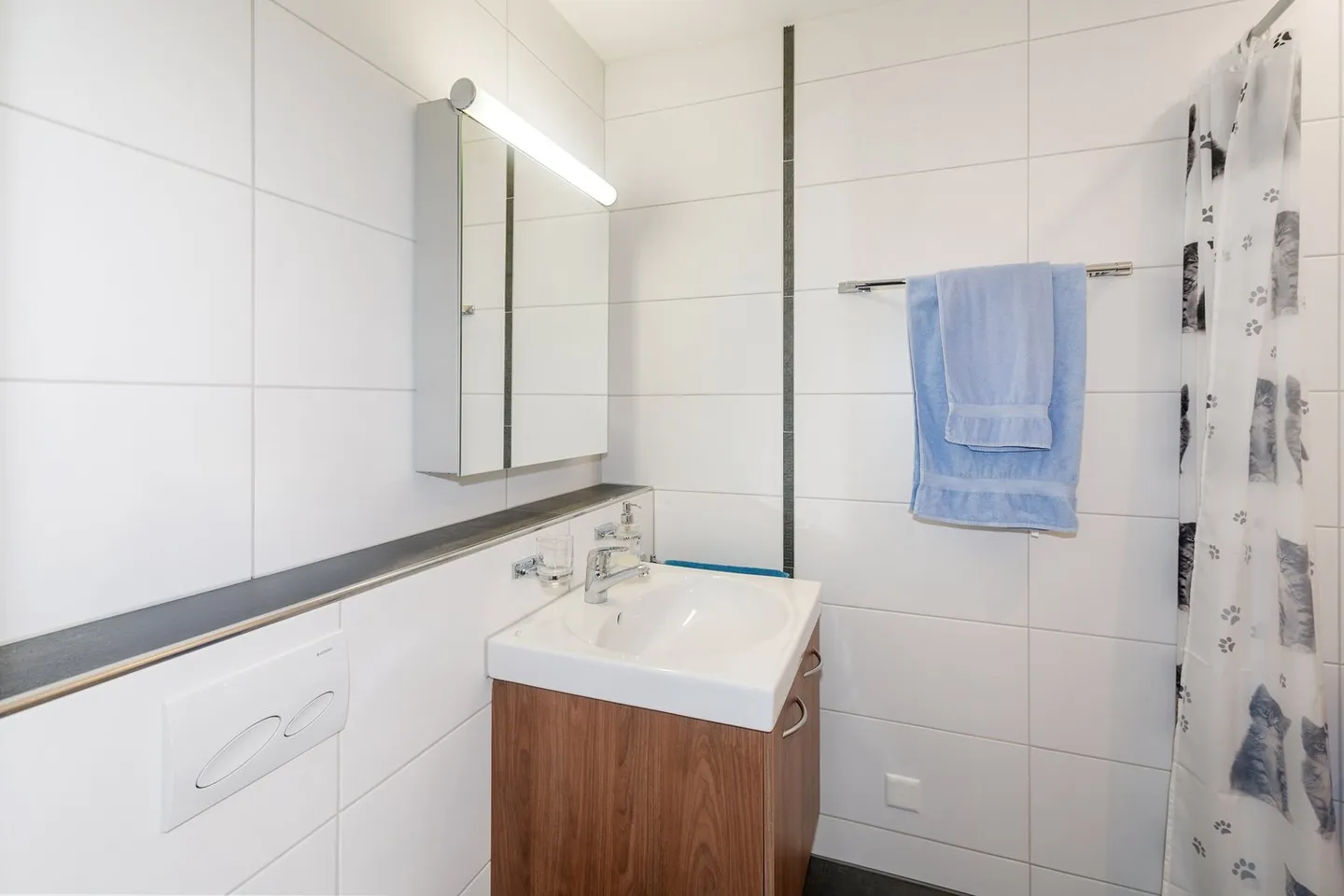 Stylish Apartment Near the Lake - Photo 9 of 11