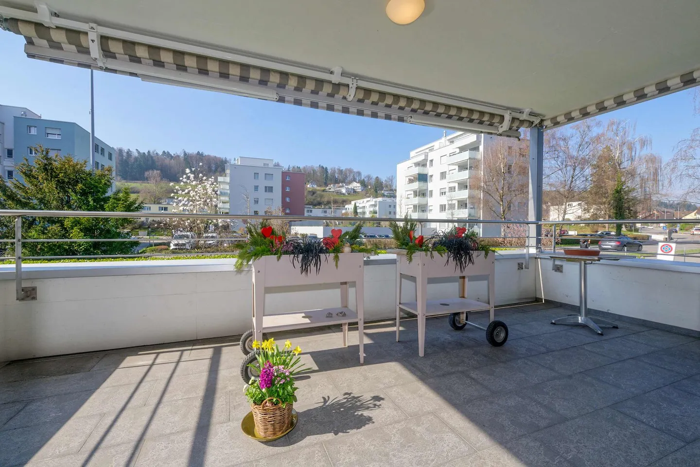 Stylish Apartment Near the Lake - Photo 11 of 11