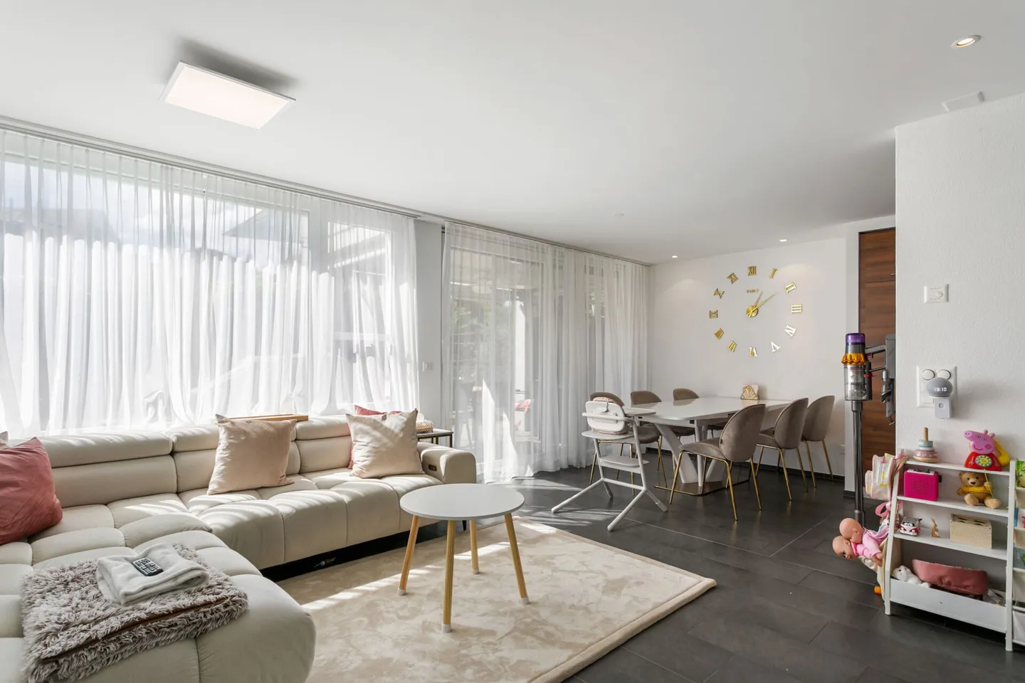 Modern Family Home with Lake View and Garden - Photo 8 of 31