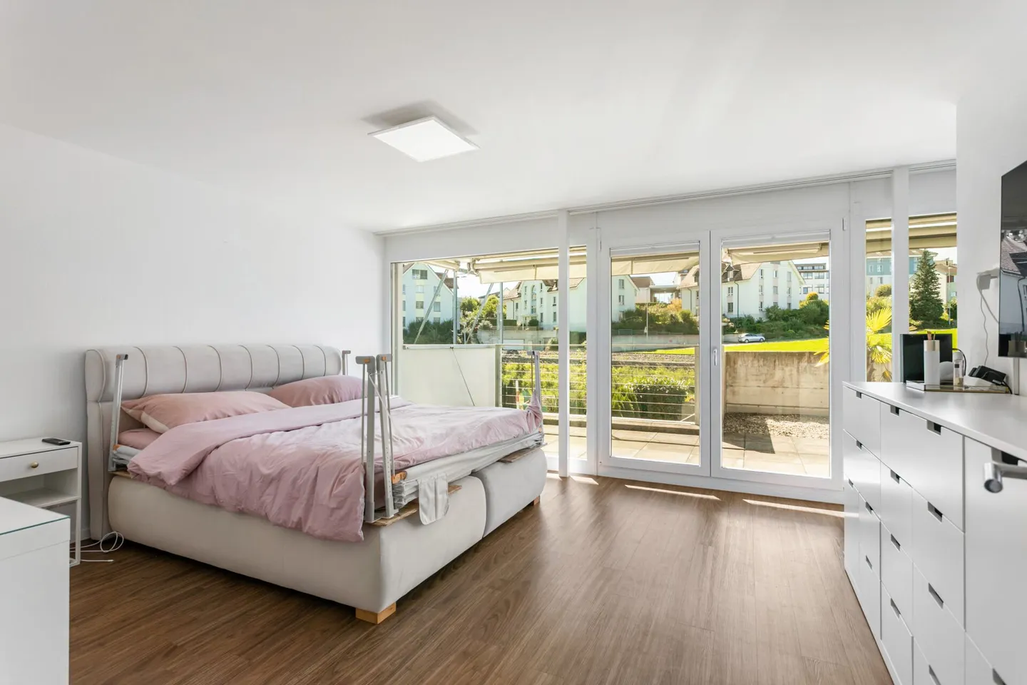 Modern Family Home with Lake View and Garden - Photo 13 of 31