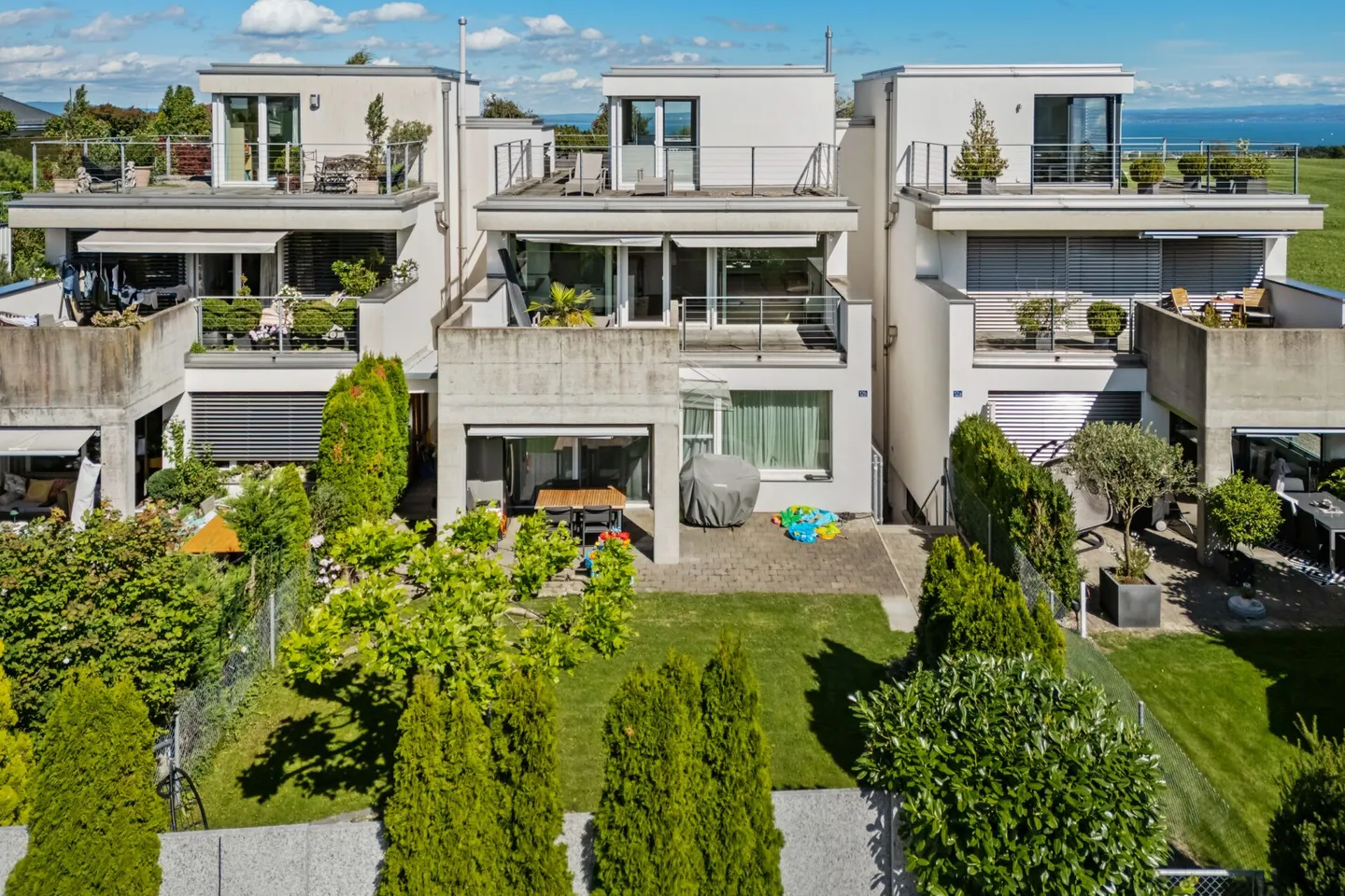 Modern Family Home with Lake View and Garden - Photo 2 of 31