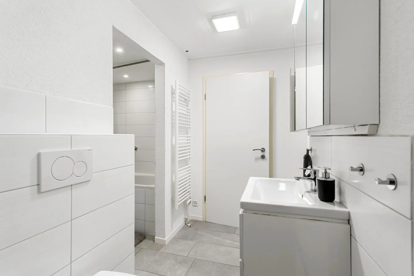 Modern Family Home with Lake View and Garden - Photo 16 of 31