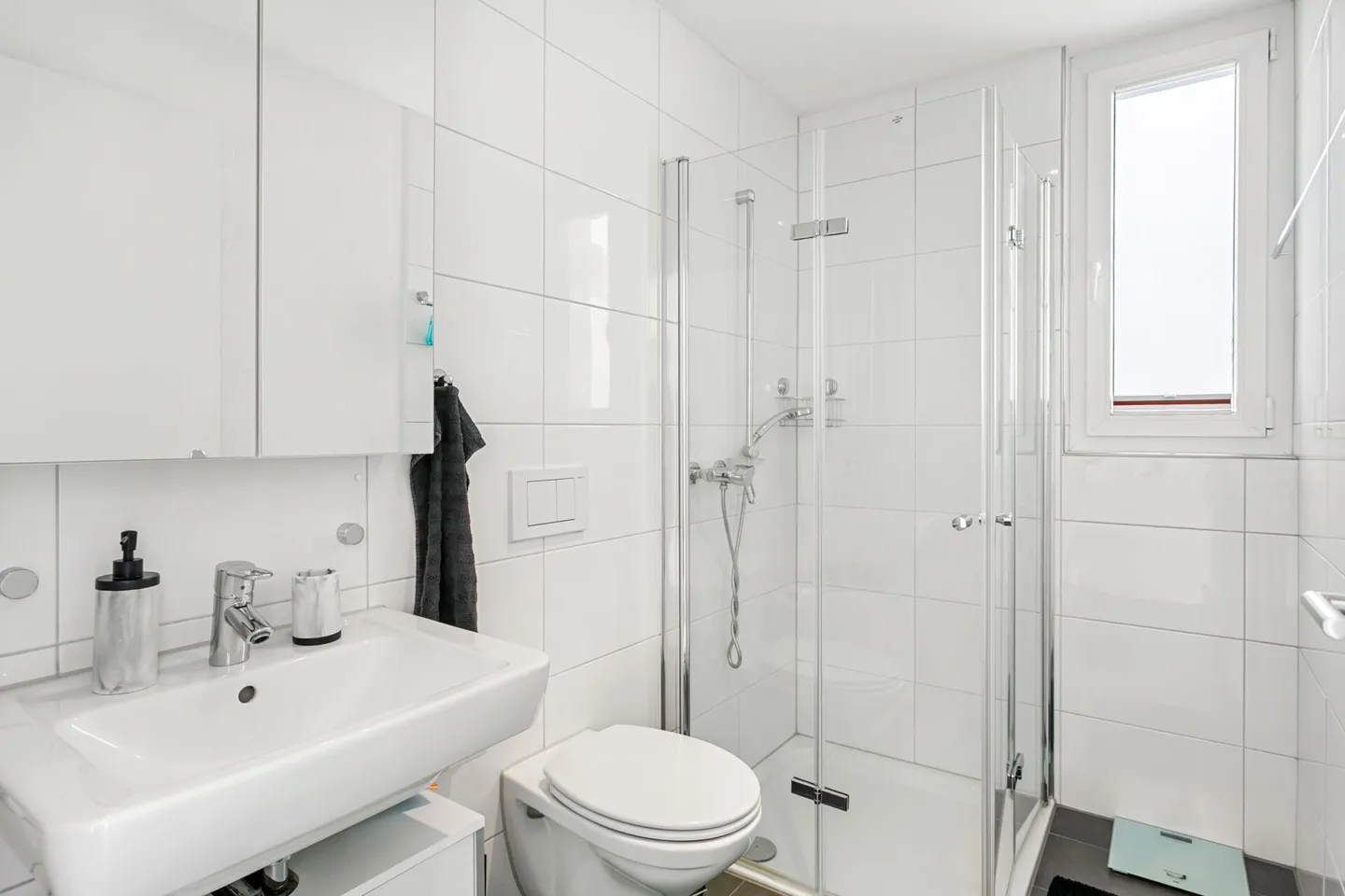 Modern Family Home with Lake View and Garden - Photo 19 of 31