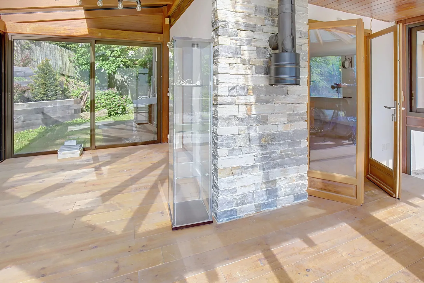 Charming Chalet with Mountain Views - Photo 23 of 29