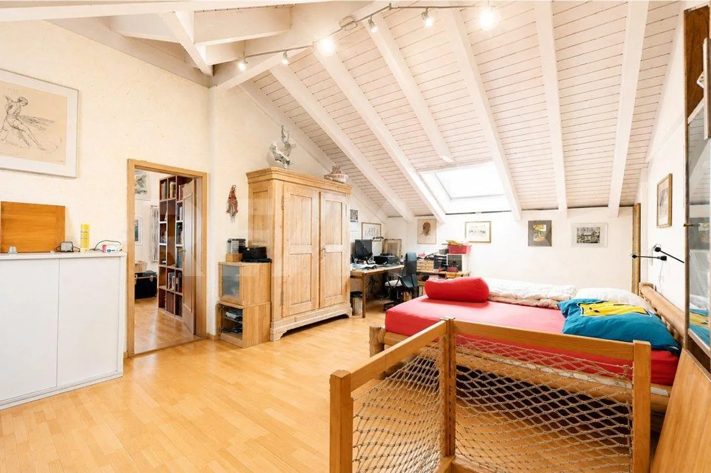 Charming residential house with approved expansion potential - Photo 8 of 13