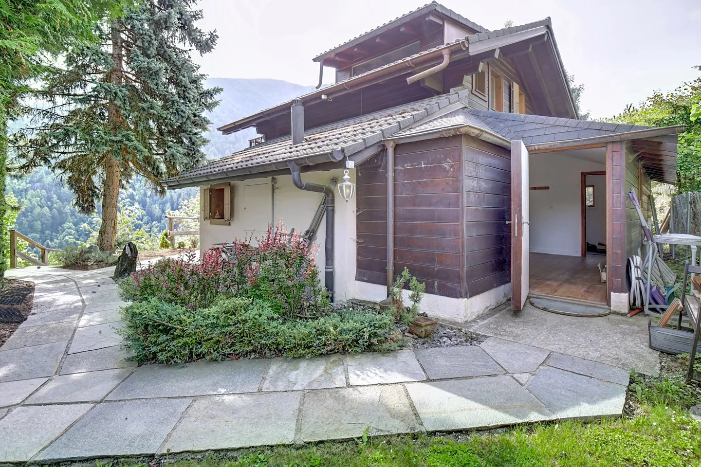 Charming Chalet with Mountain Views - Photo 24 of 29