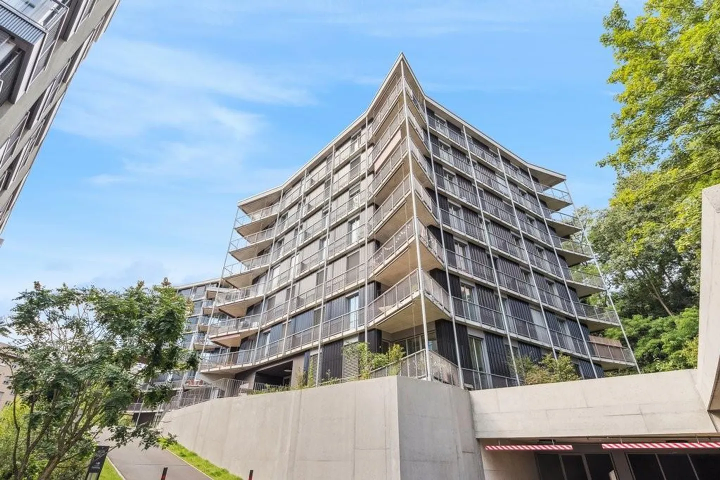 Motorcycle parking spaces for rent in Wiedikon - Photo 1 of 2