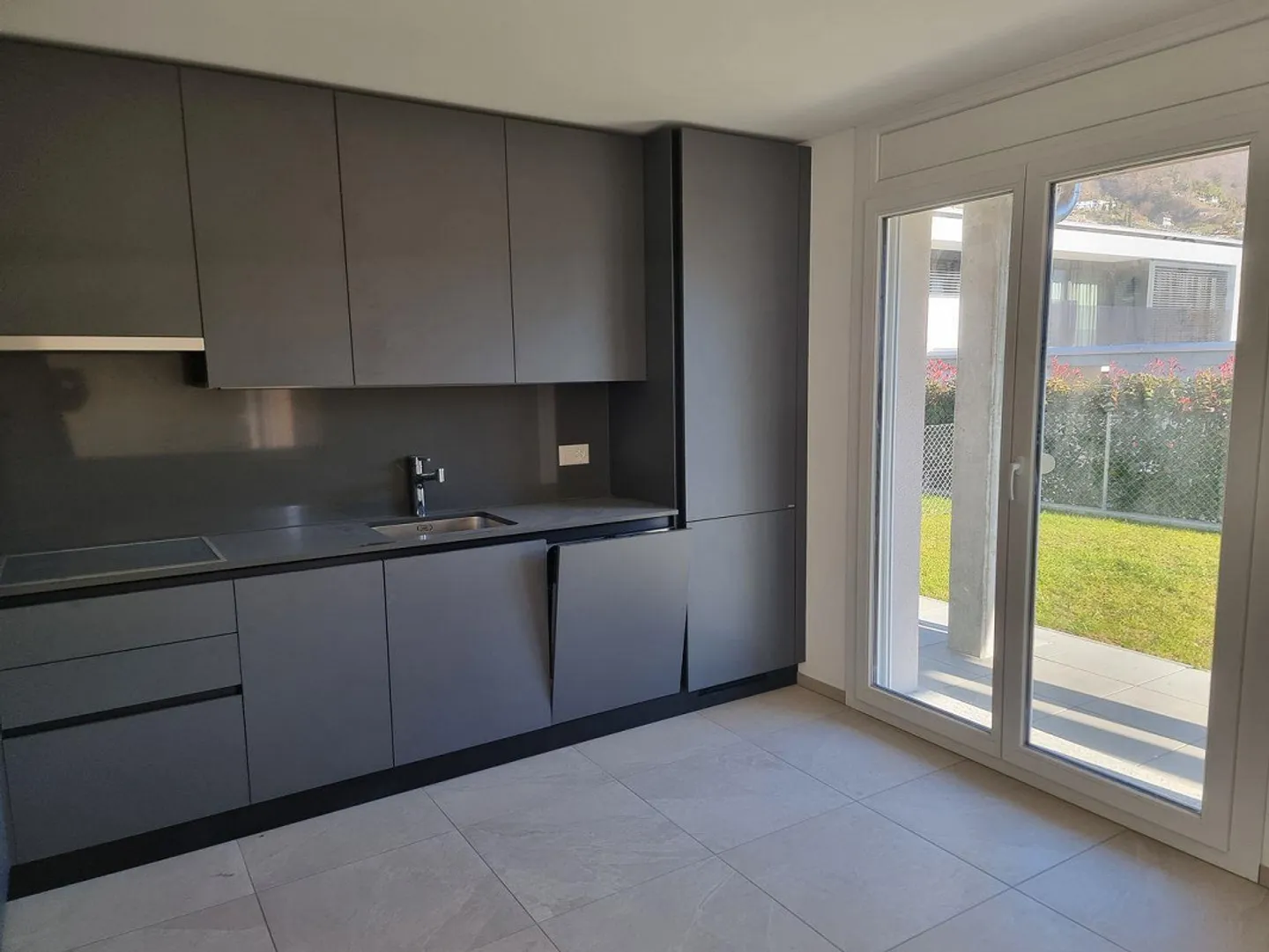 Elegant Family Home in Cugnasco - Photo 3 of 11