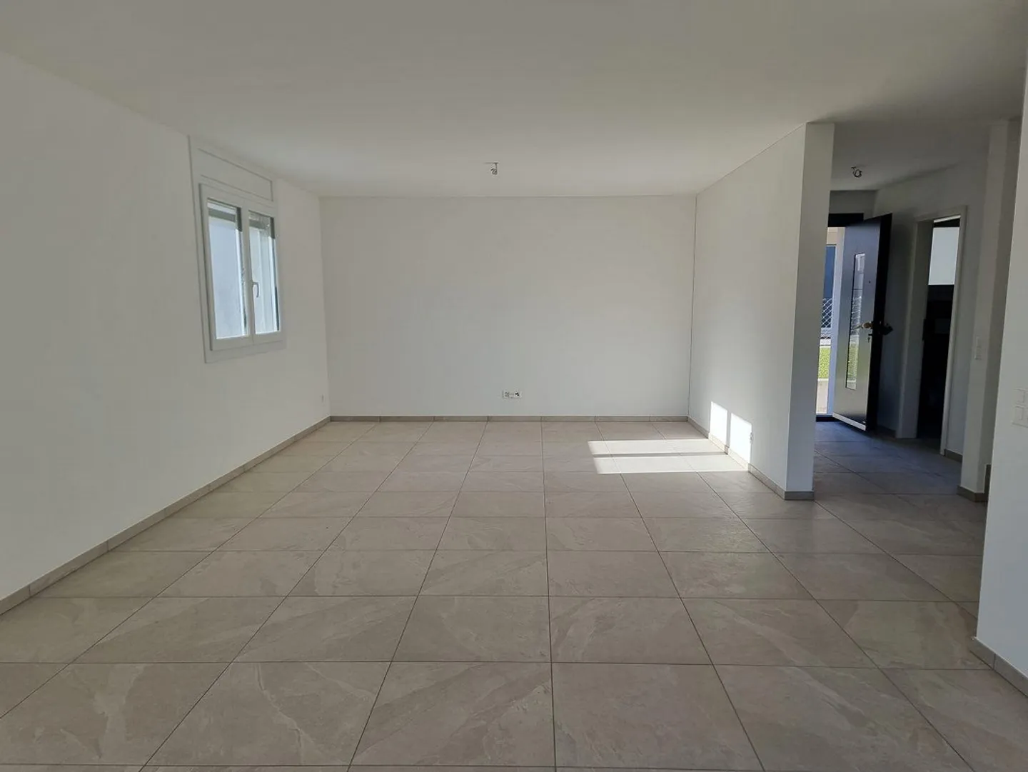 Elegant Family Home in Cugnasco - Photo 5 of 11