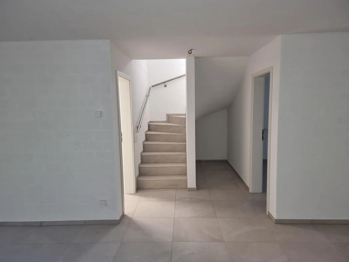 Elegant Family Home in Cugnasco - Photo 6 of 11