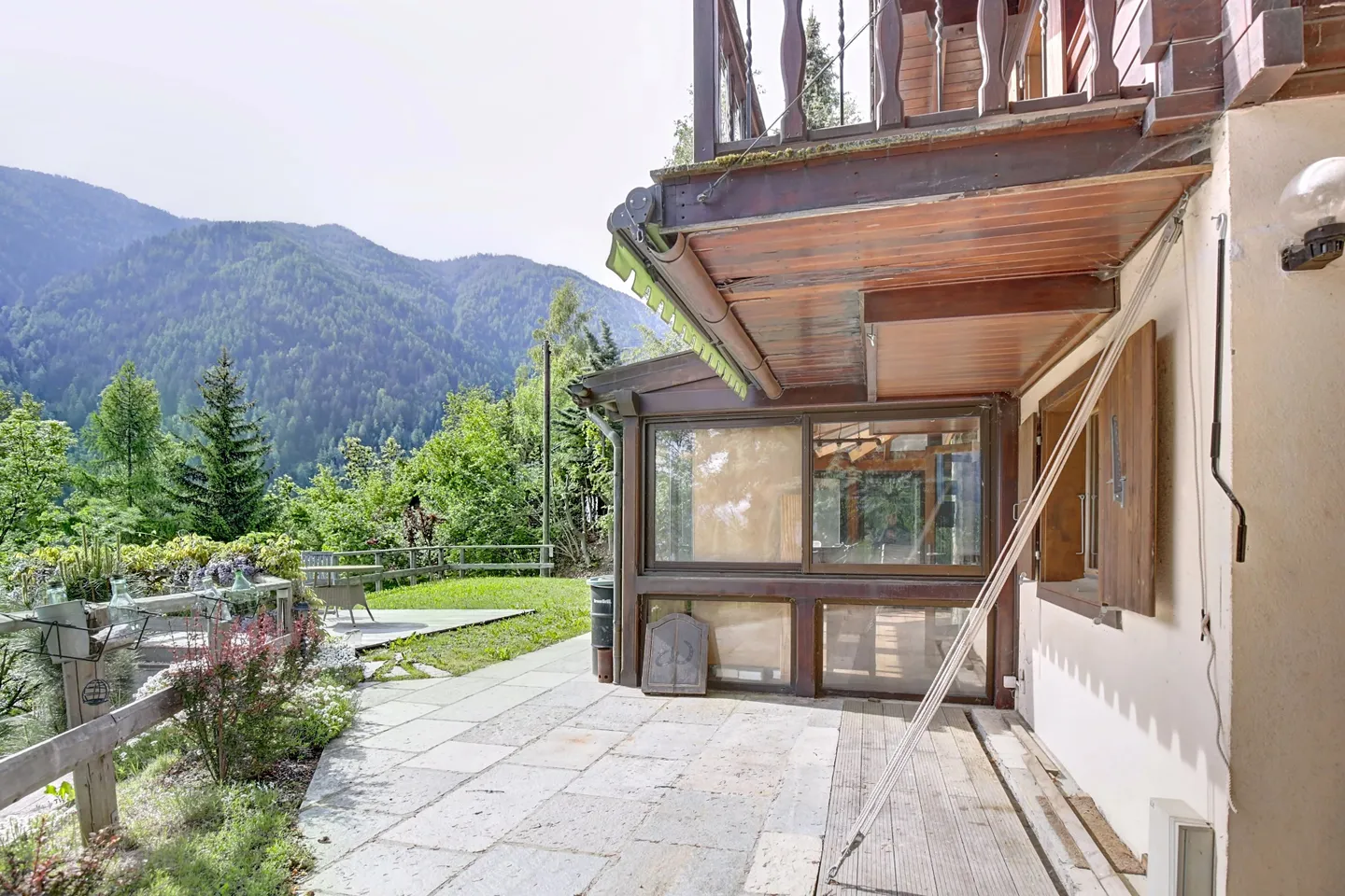 Charming Chalet with Mountain Views - Photo 25 of 29