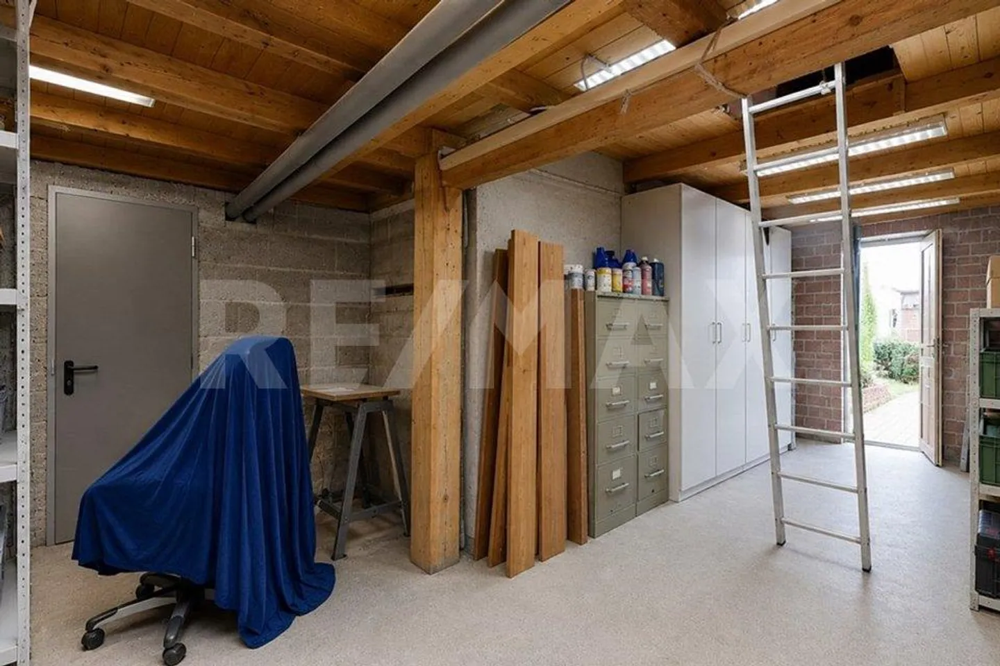 Charming residential house with approved expansion potential - Photo 11 of 13