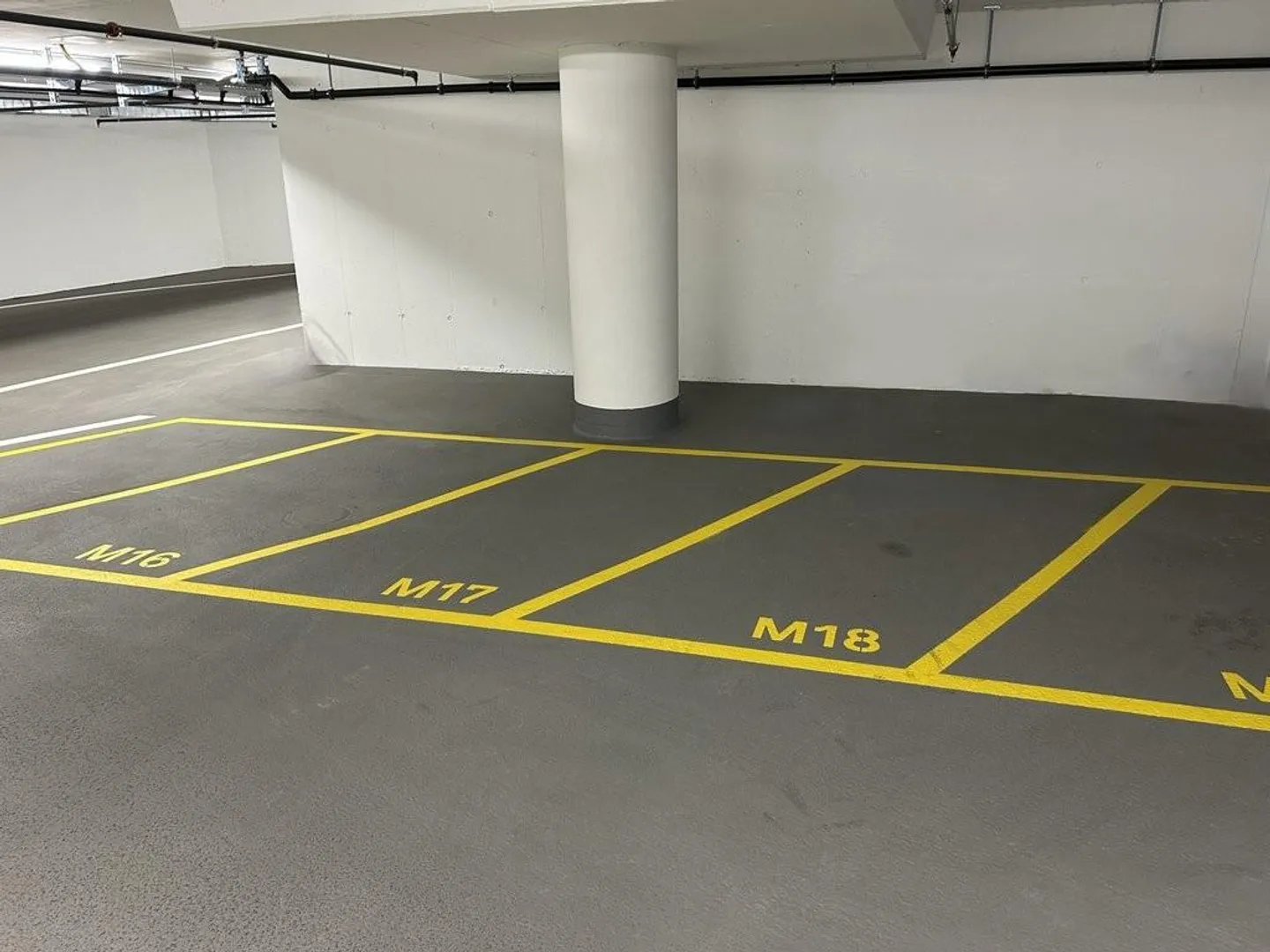 Motorcycle parking spaces for rent in Wiedikon - Photo 2 of 2