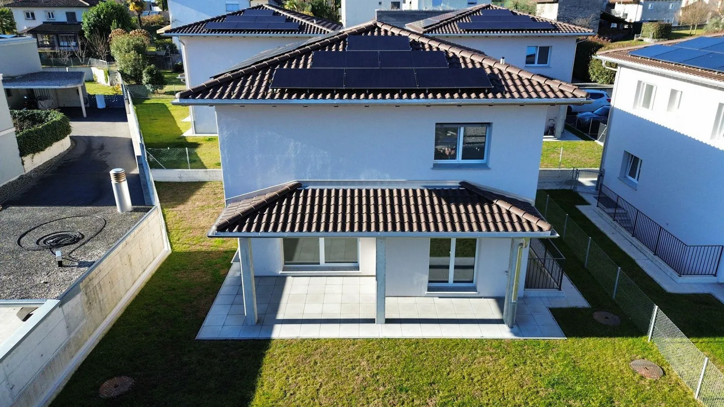 Elegant Family Home in Cugnasco - Photo 10 of 11