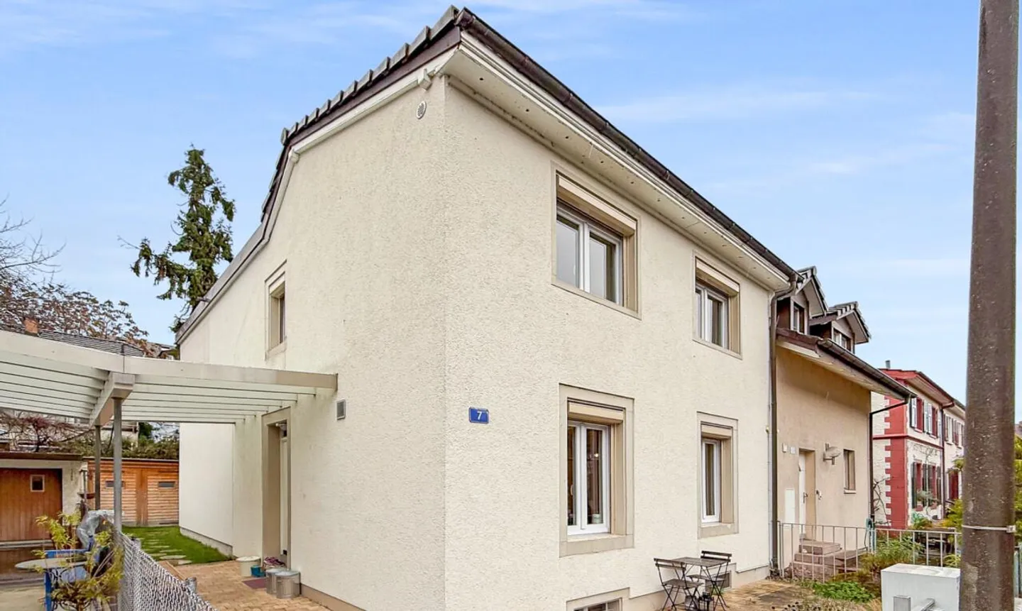 Maison de ville rénovée avec style et extension moderne - Photo 2 sur 11