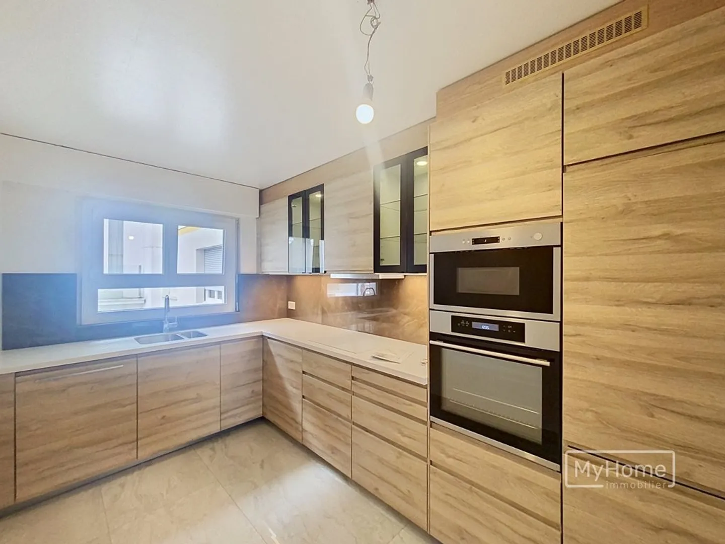 Apartment with 5 Rooms in the Center of Western Lausanne - Photo 1 of 9