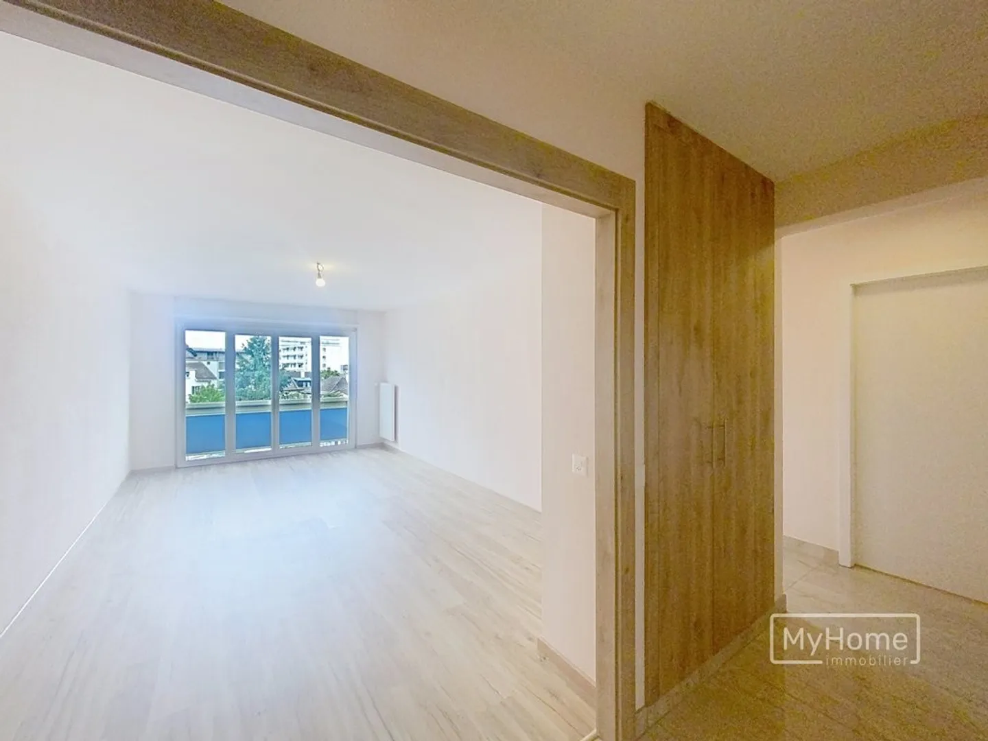 Apartment with 5 Rooms in the Center of Western Lausanne - Photo 2 of 9