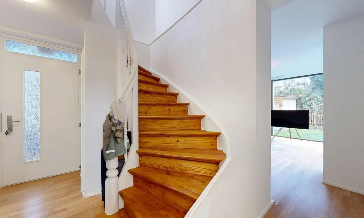 Maison de ville rénovée avec style et extension moderne - Photo 3 sur 11