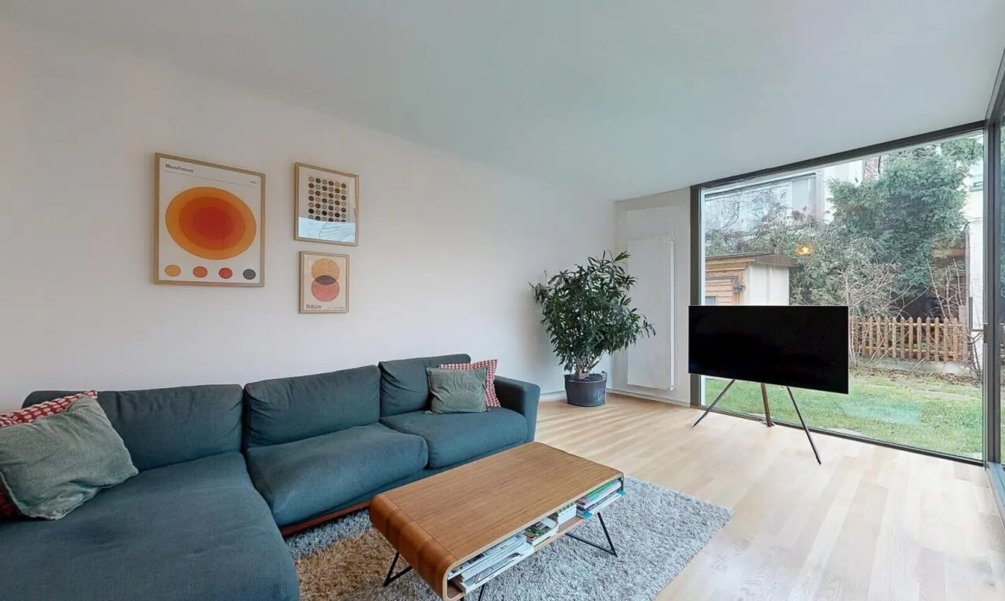 Maison de ville rénovée avec style et extension moderne - Photo 4 sur 11