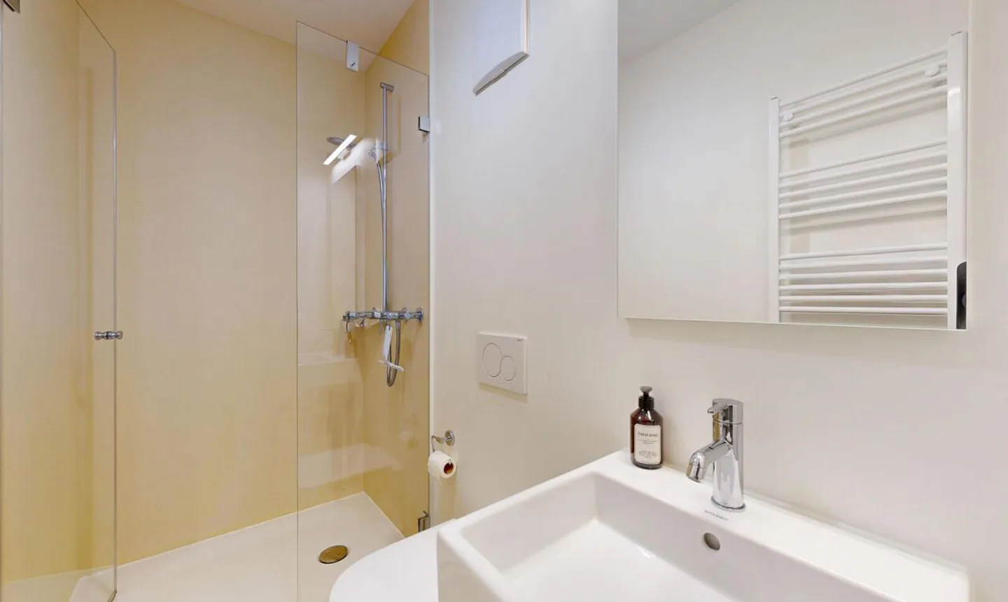 Maison de ville rénovée avec style et extension moderne - Photo 9 sur 11