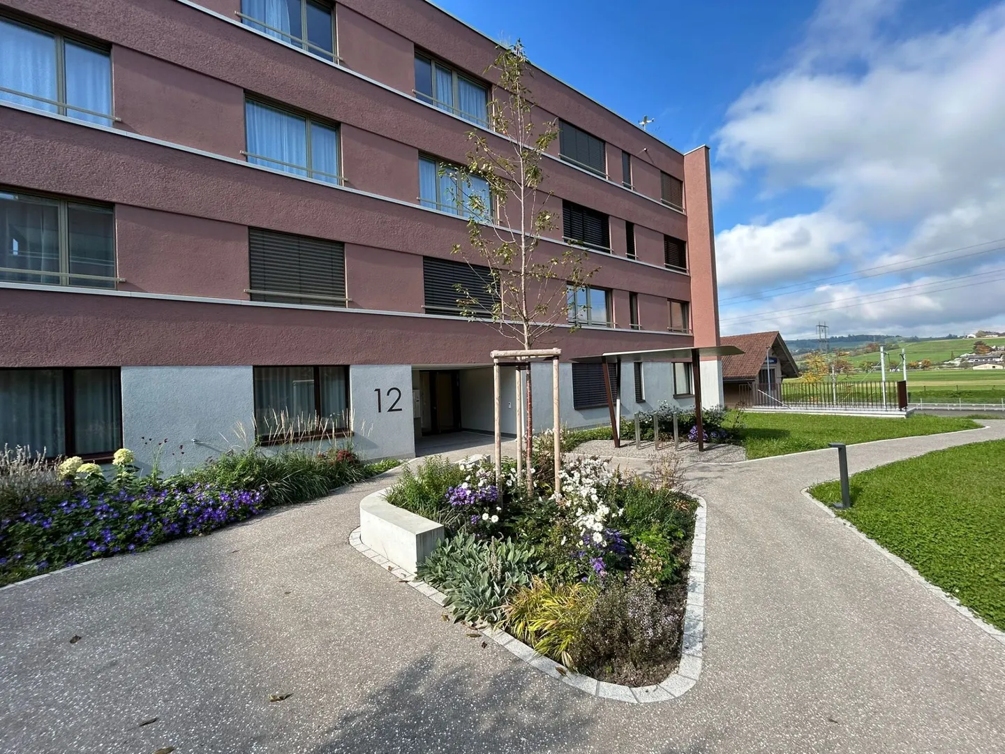 Appartement 4.5 pièces de haute qualité dans le Parco Verde bien entretenu à louer - Photo 2 sur 13