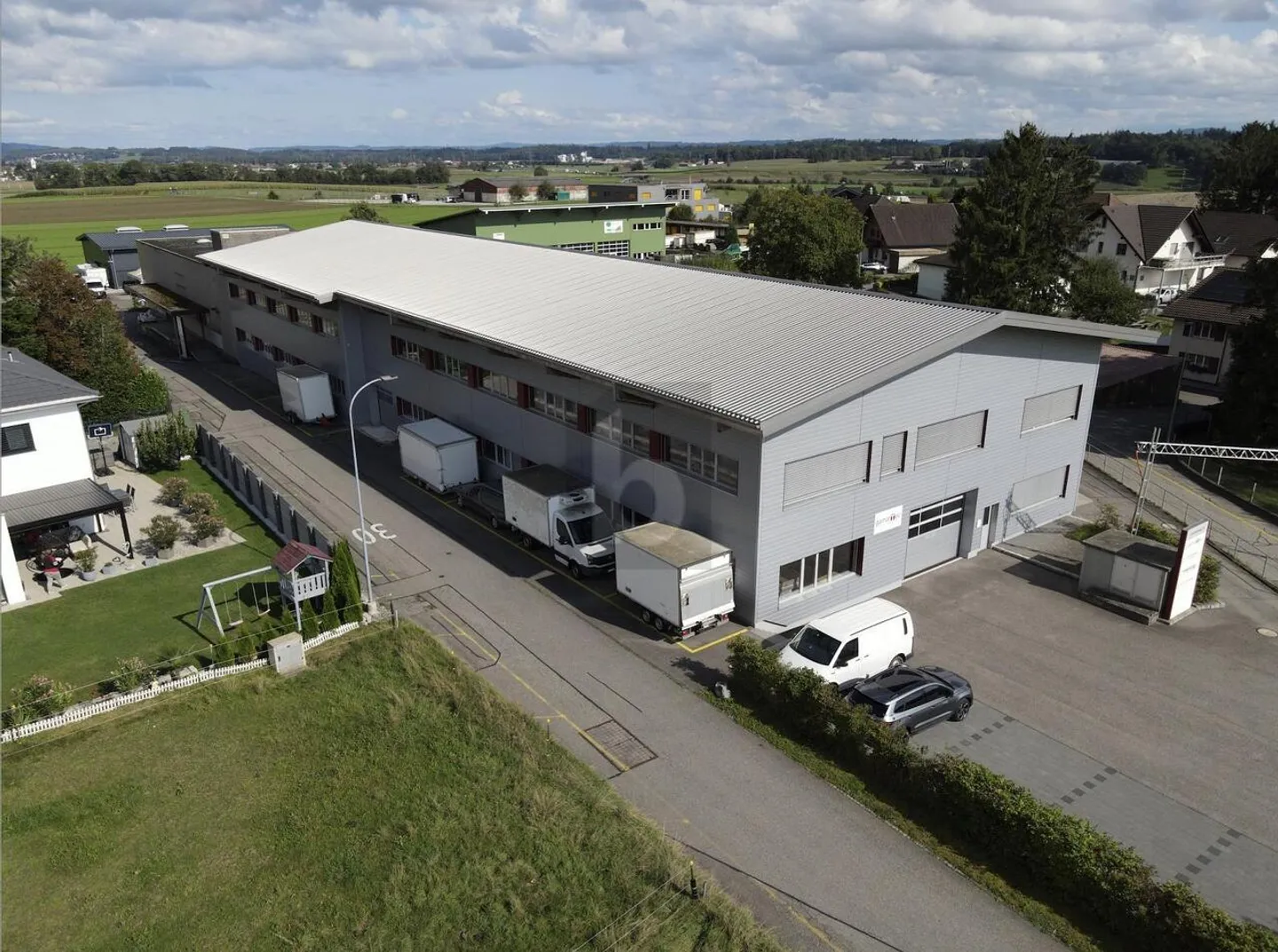 PRODUKTIONSFLÄCHE MIT 6 METER INNENHÖHE - Foto 1 von 6
