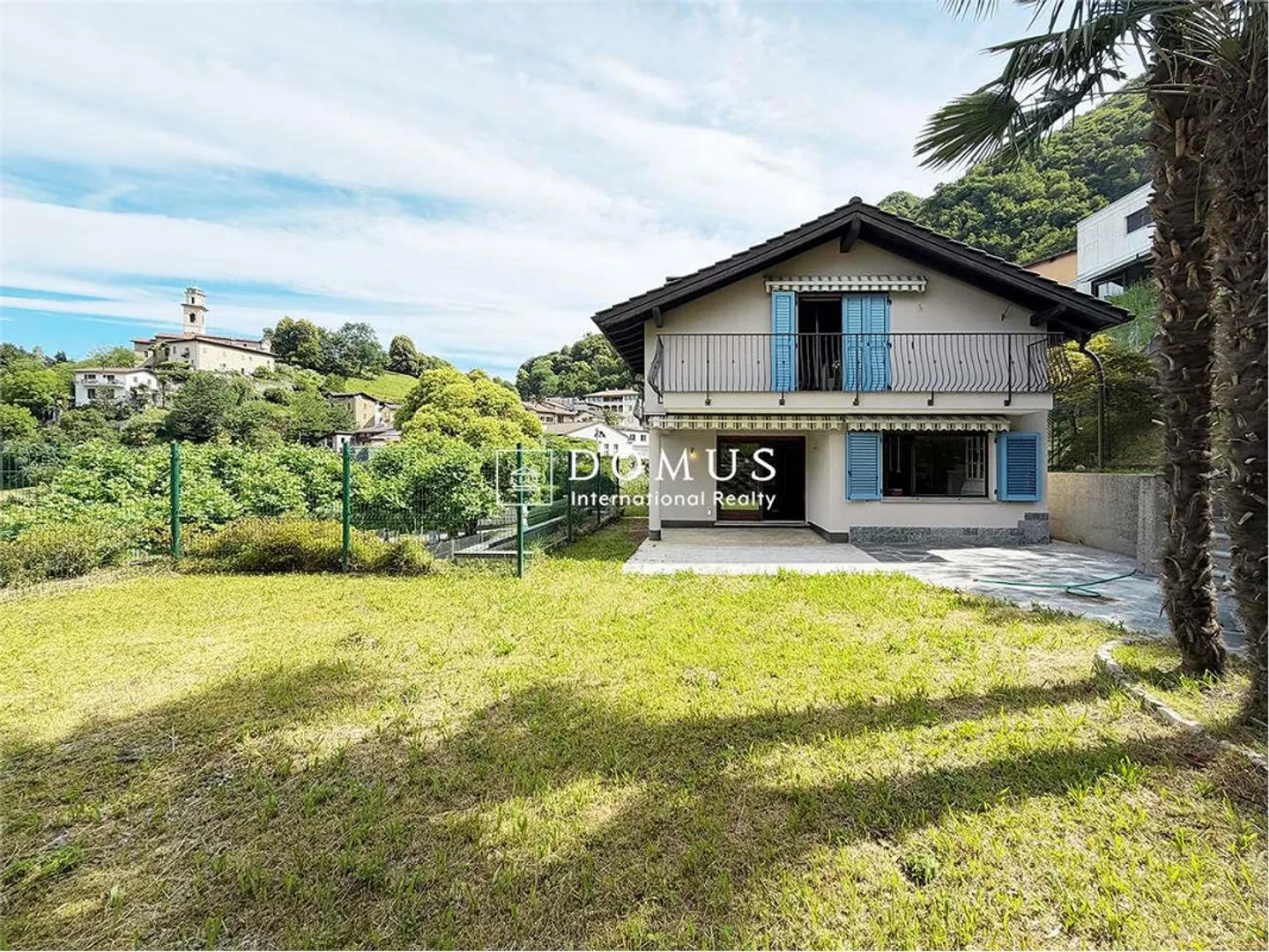 Villa con Giardino Privato a Carabbia - Foto 1 di 10
