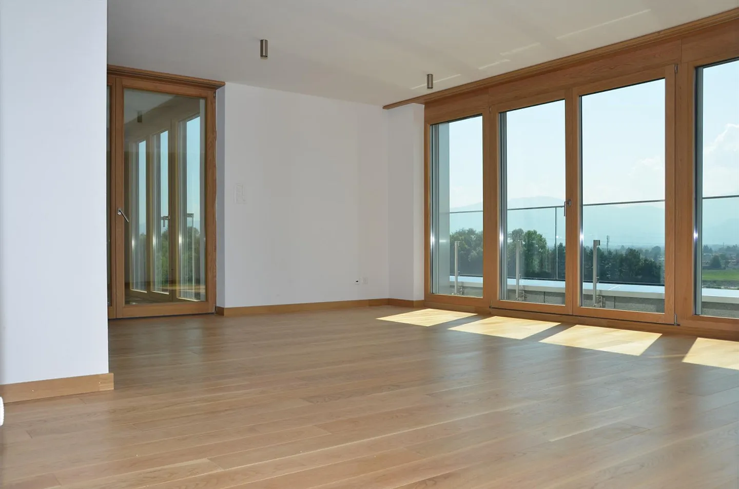 Edel ausgebaute Wohnung mit Weitblick - Foto 4 di 16