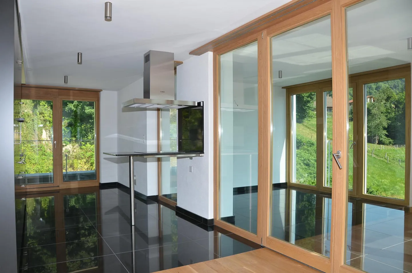 Edel ausgebaute Wohnung mit Weitblick - Foto 7 di 16