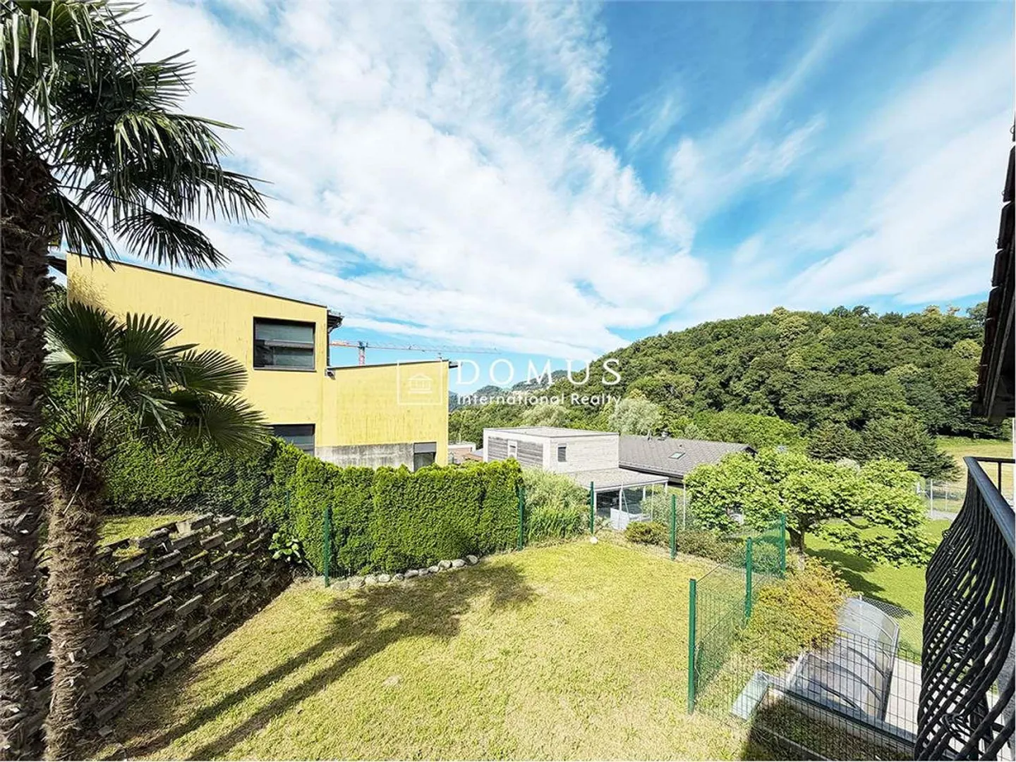Villa con Giardino Privato a Carabbia - Foto 7 di 10