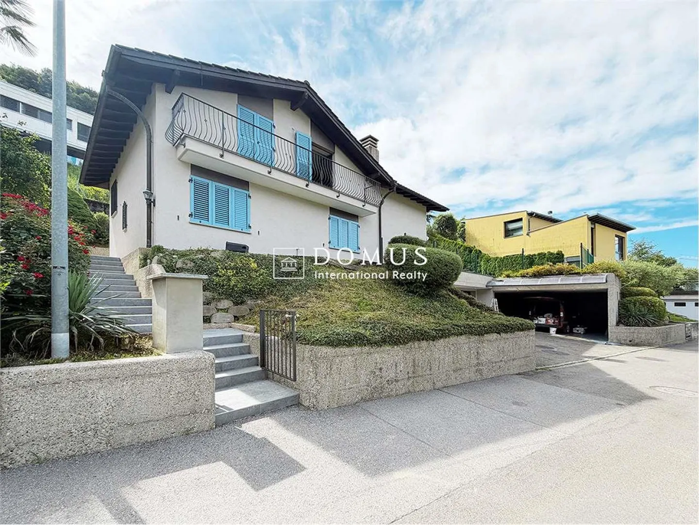 Villa con Giardino Privato a Carabbia - Foto 8 di 10