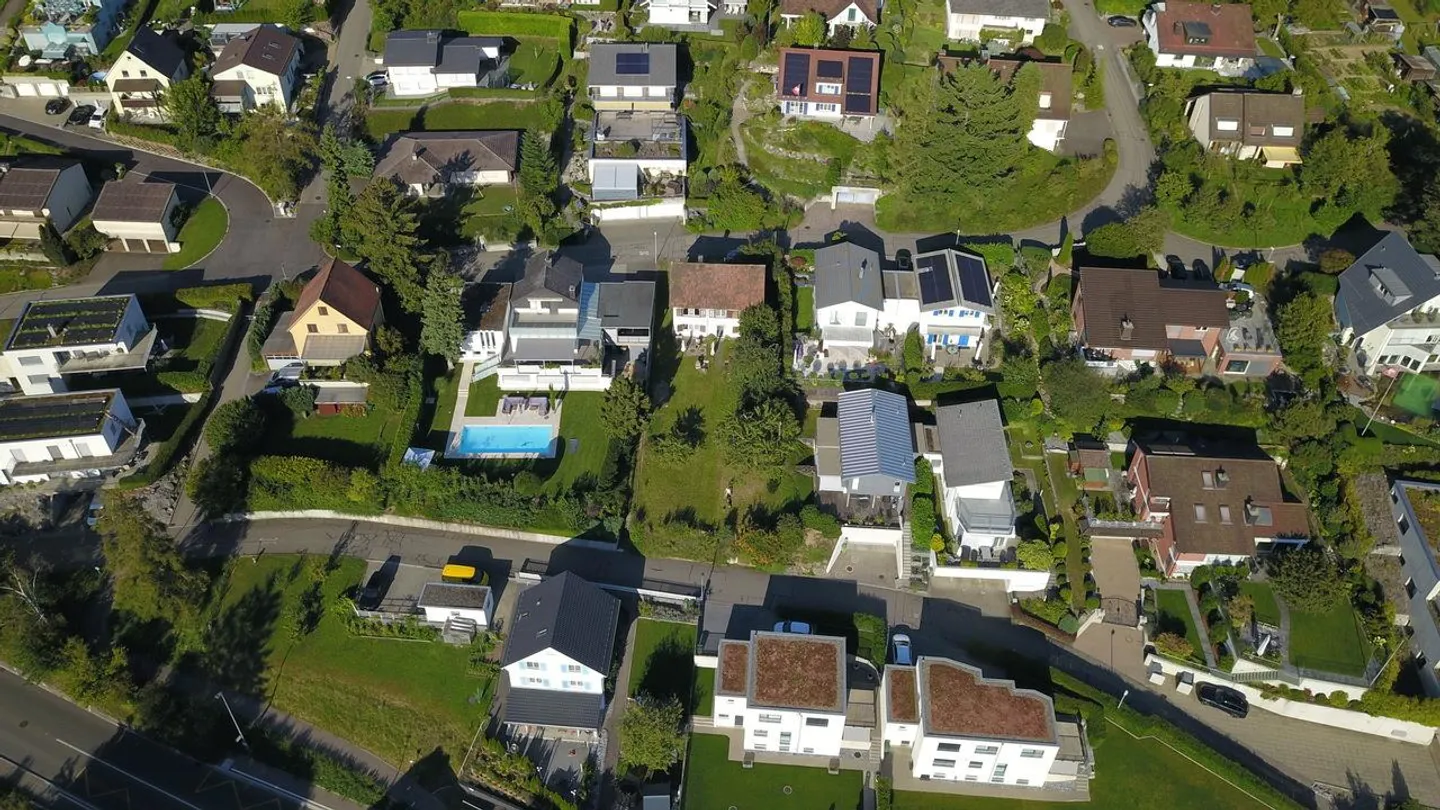 Affascinante casa unifamiliare con stufa in maiolica, potenziale di sviluppo e terreno adiacente - Foto 11 di 12