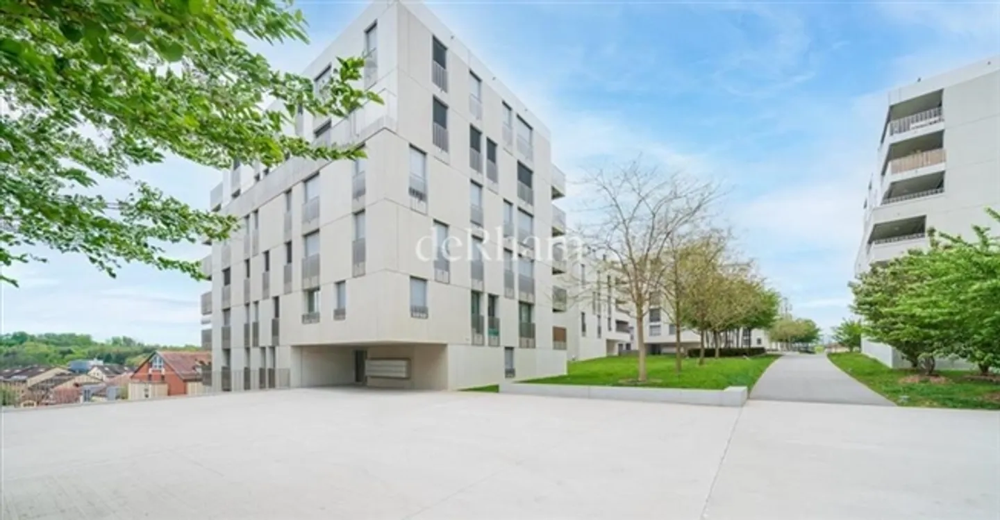 Dépôt dans le quartier Jonchets - Photo 1 sur 2