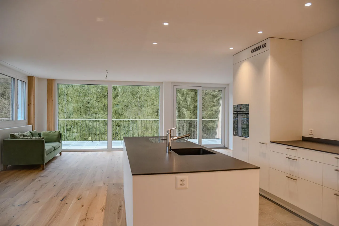 Appartement lumineux de 3.5 pièces au cœur de Küblis - Photo 2 sur 4