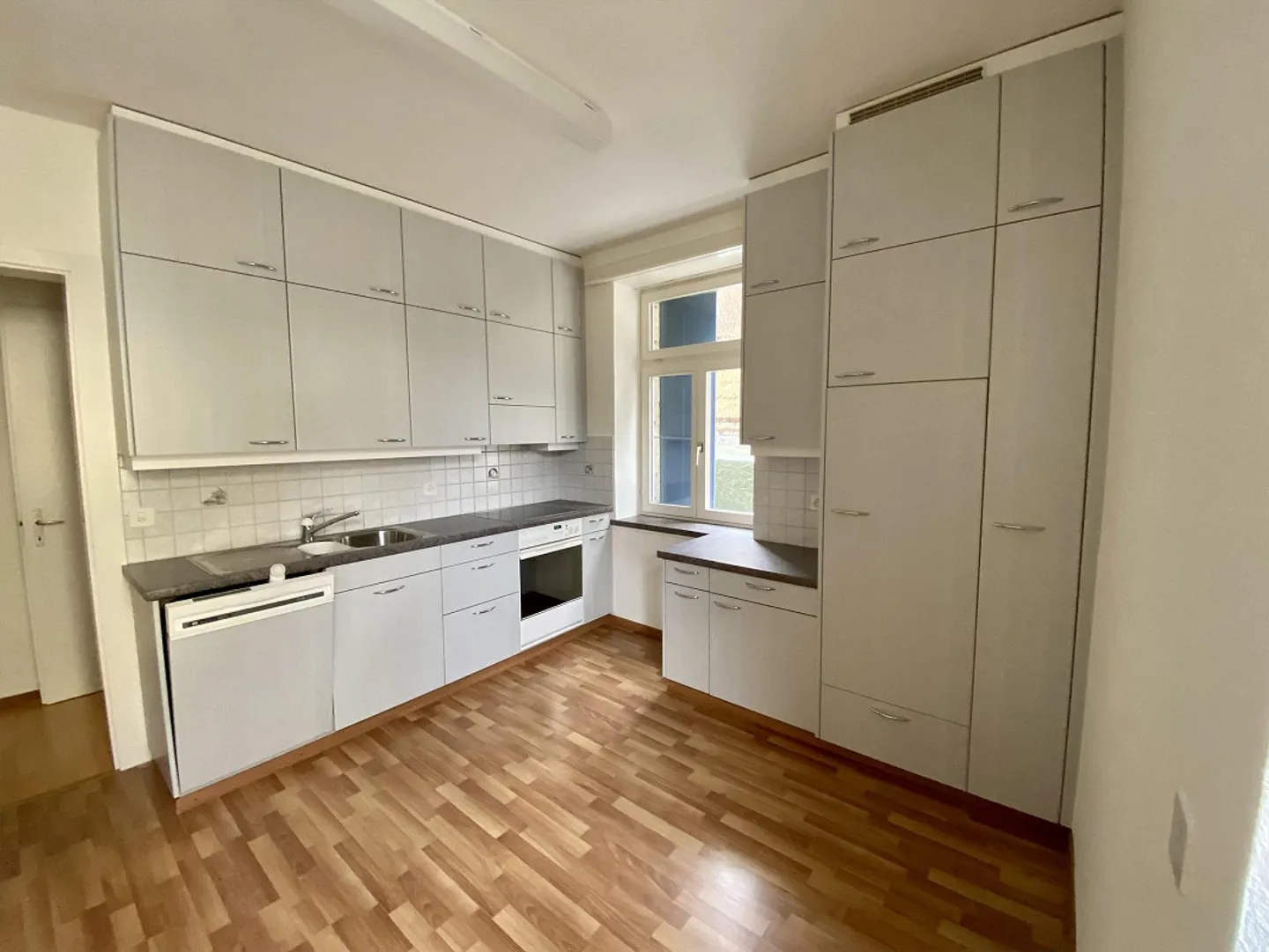 Two 4.5 room apartments for rent / whole house purchase possible - Photo 4 of 6