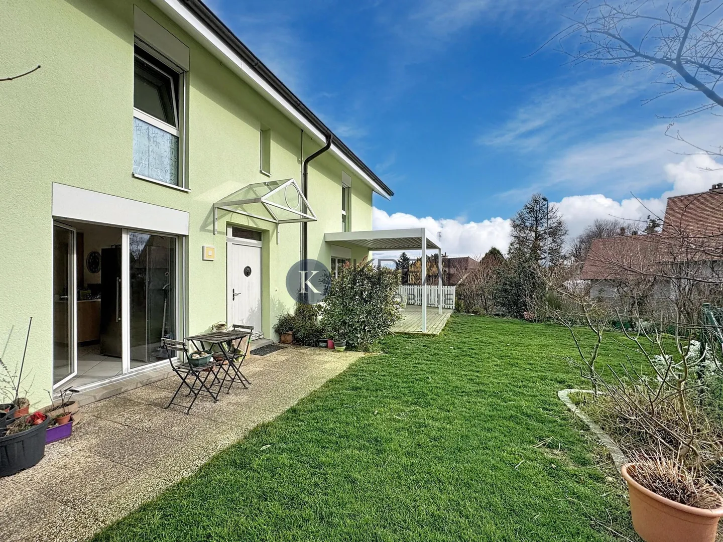 YENS - Splendida casa a schiera di 5,5 locali con giardino e terrazze - Foto 2 di 13