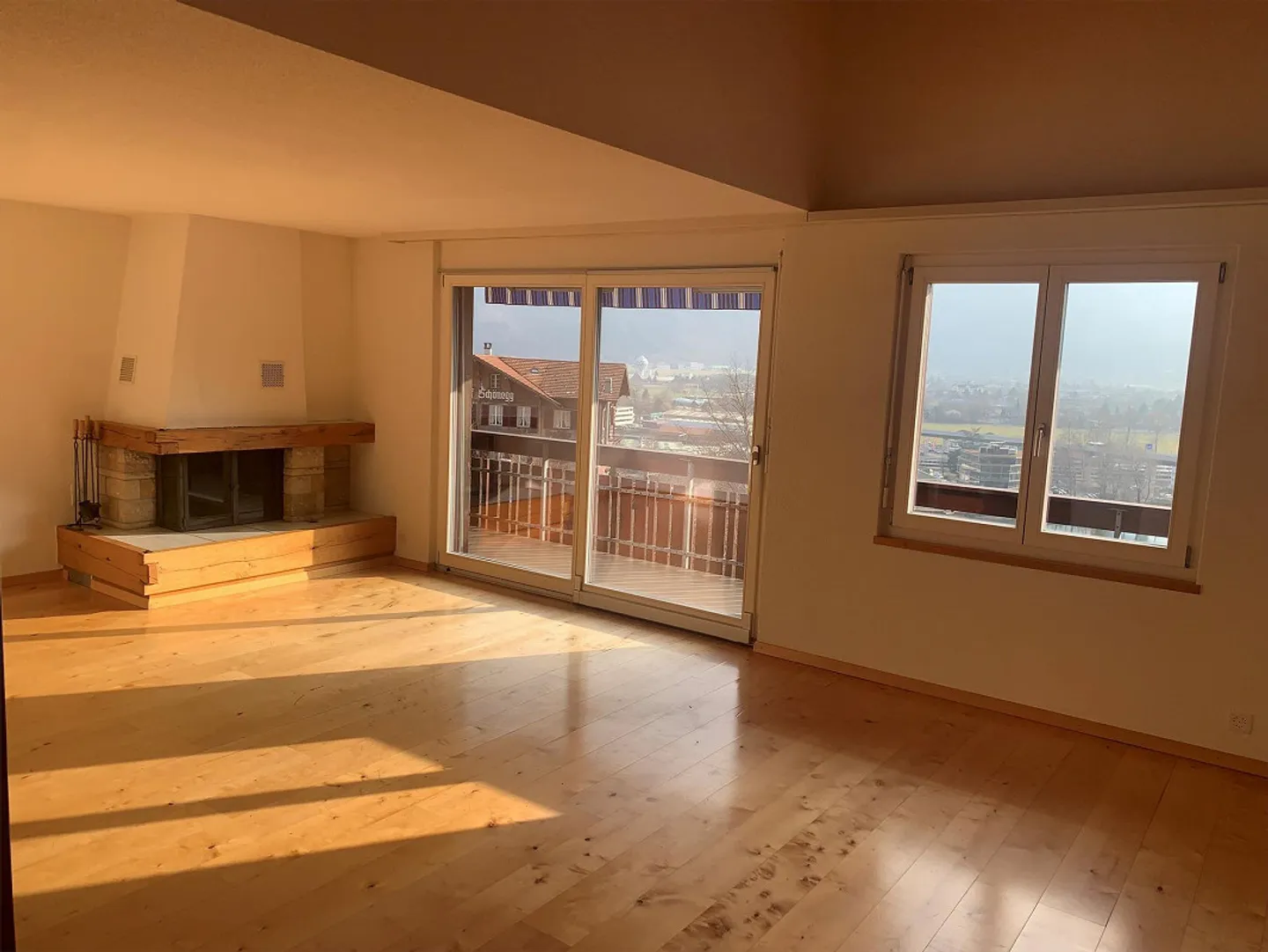 4.5-Zimmerwohnung mit herrlicher Sicht auf die Aare und das Bödeli - Foto 1 von 10