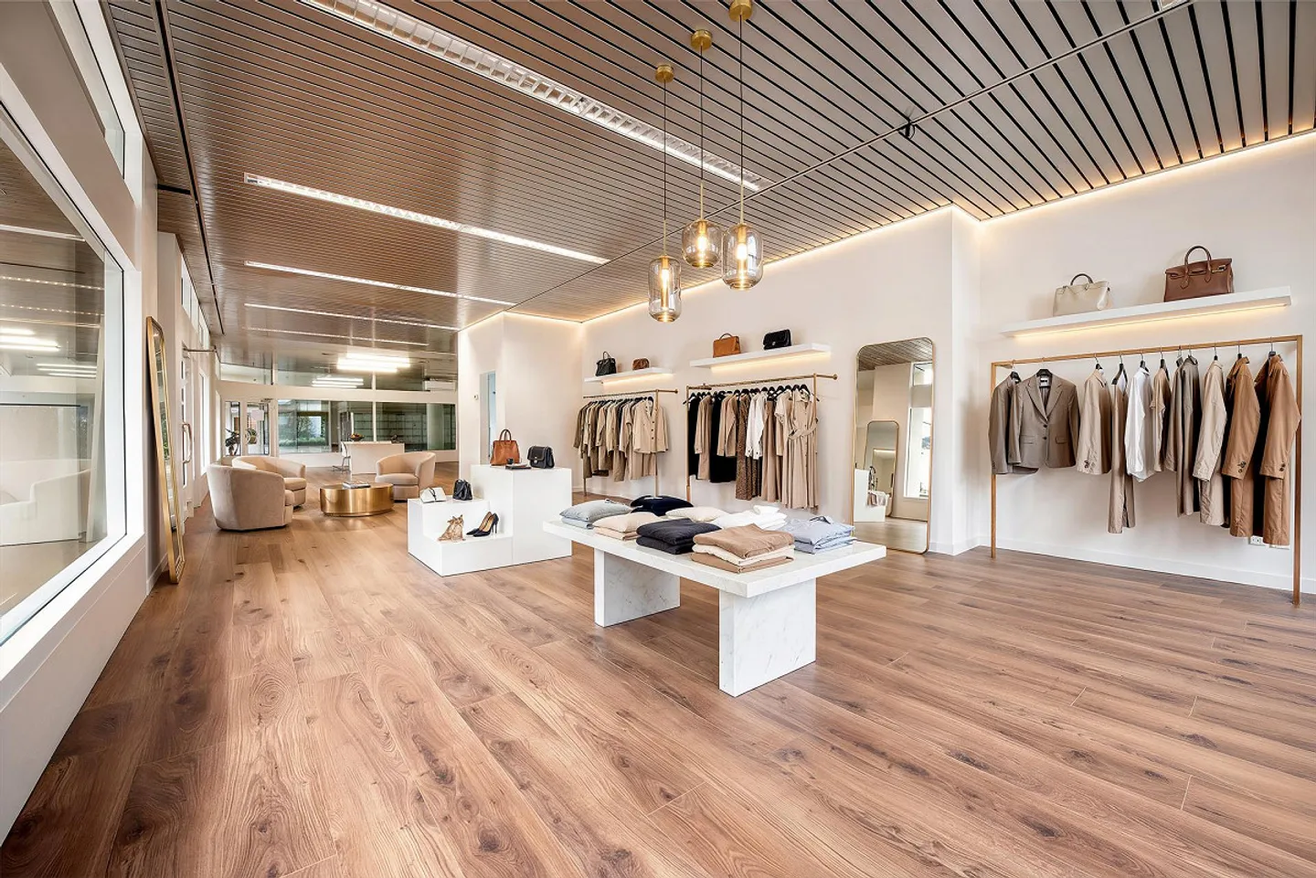 Newly renovated shop premises for under CHF 800,000 in the heart of Zug! - Photo 1 of 10