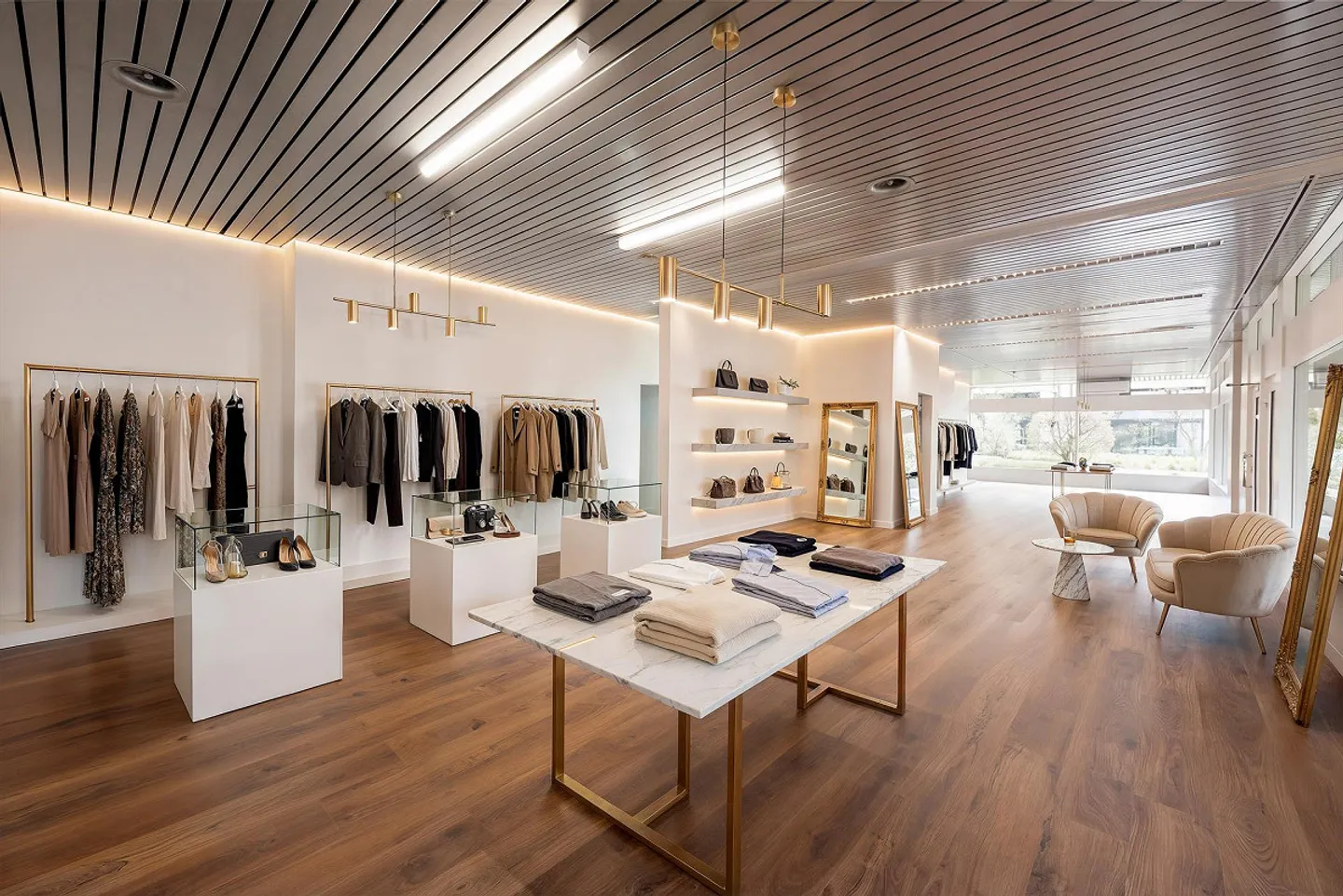 Newly renovated shop premises for under CHF 800,000 in the heart of Zug! - Photo 2 of 10