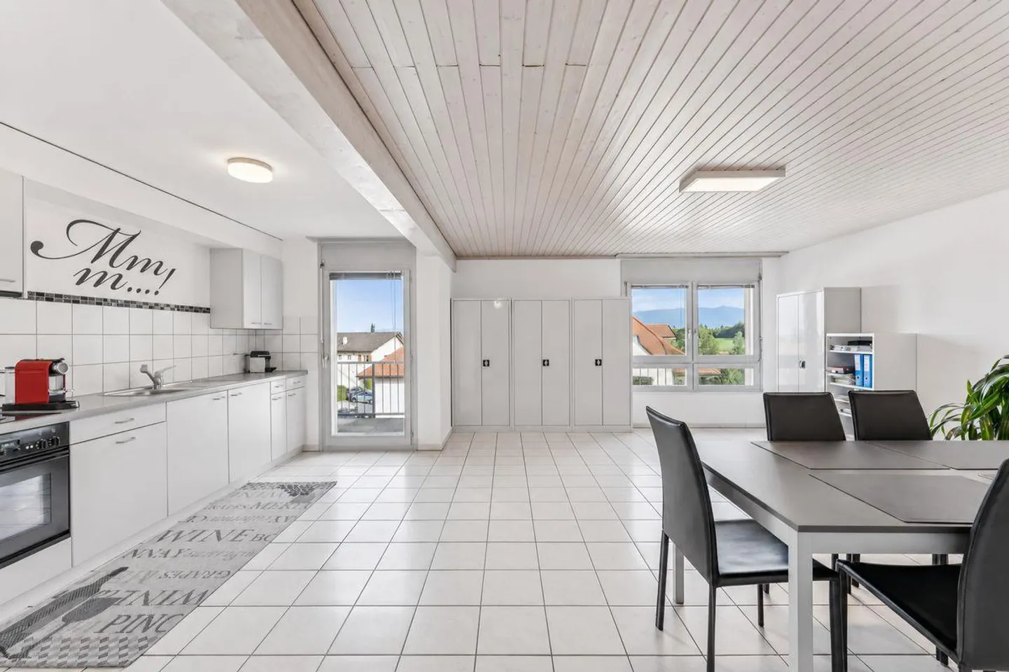 2-room apartment with mountain view - Photo 1 of 12