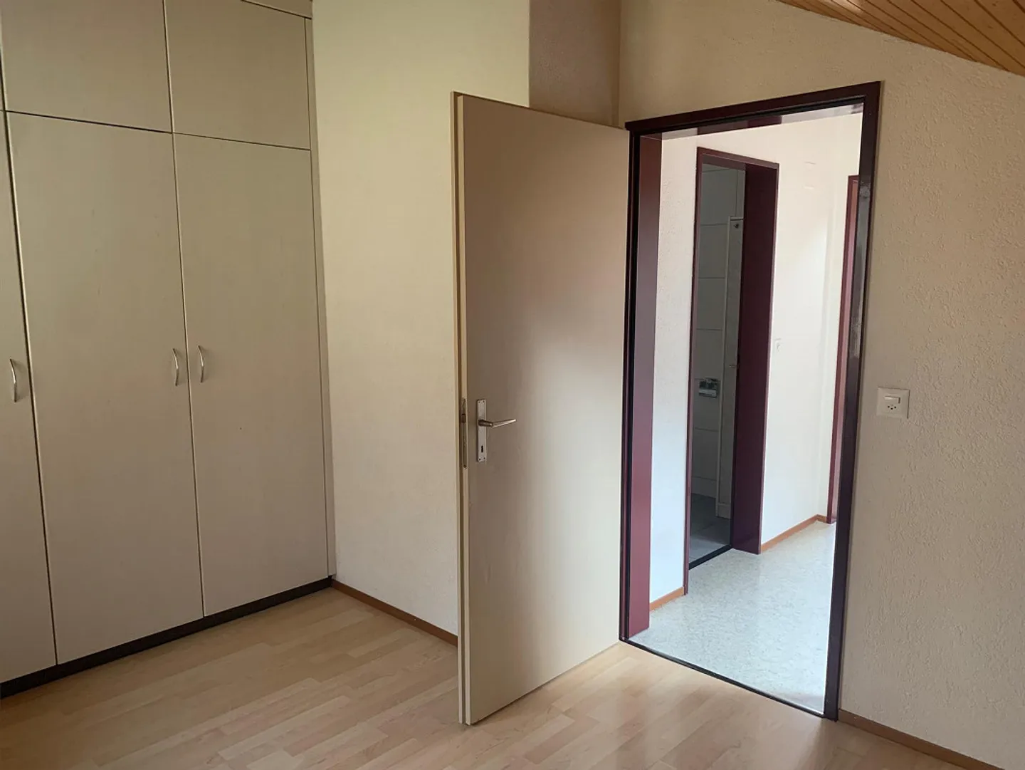4.5-Zimmerwohnung mit herrlicher Sicht auf die Aare und das Bödeli - Foto 5 von 10