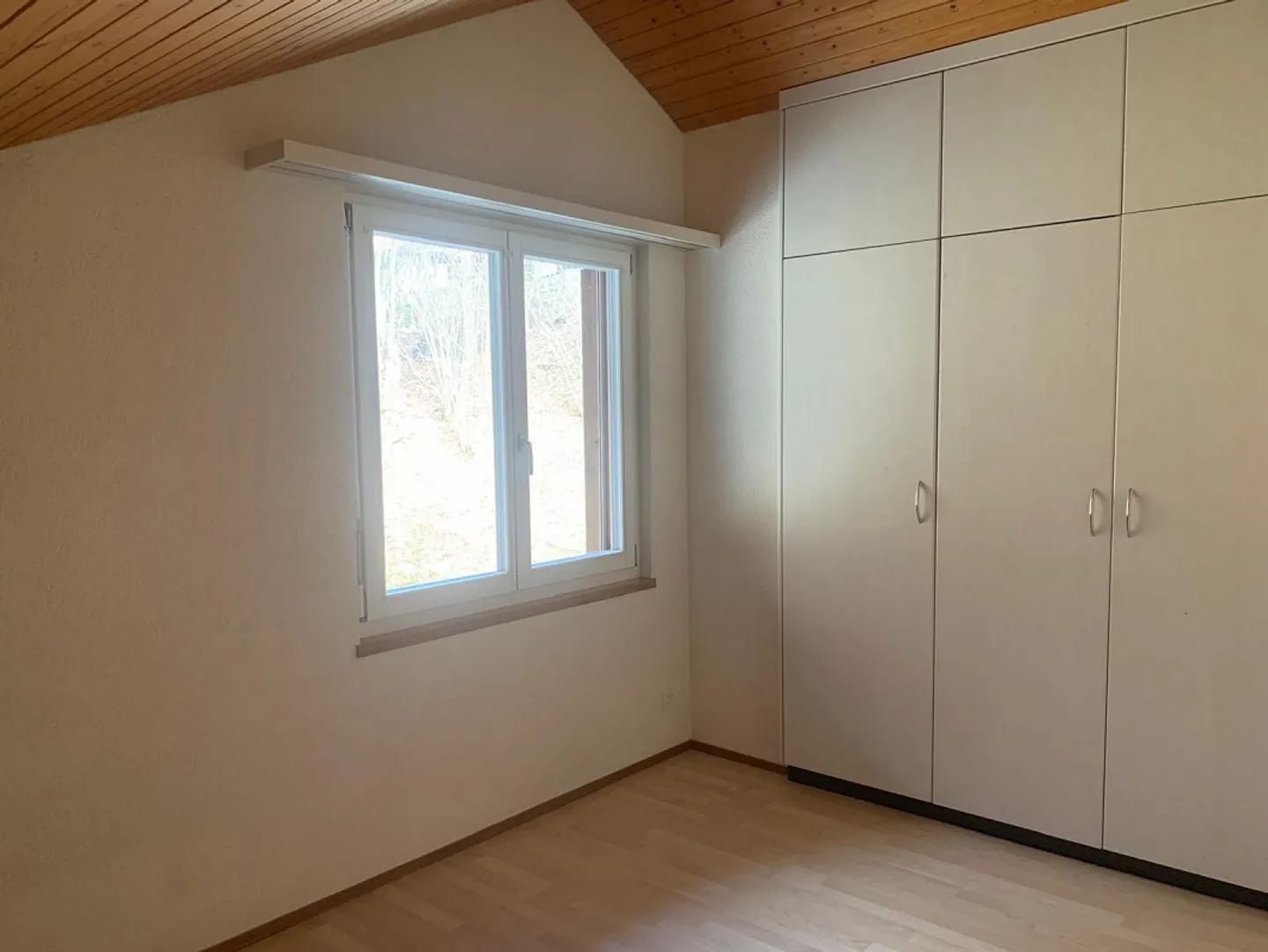 4.5-Zimmerwohnung mit herrlicher Sicht auf die Aare und das Bödeli - Foto 9 von 10