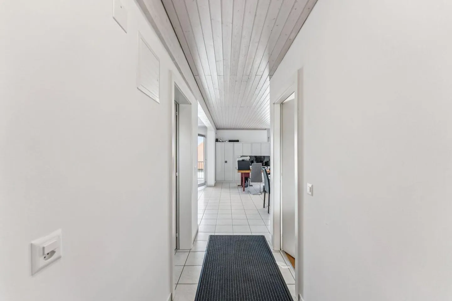 2-room apartment with mountain view - Photo 7 of 12
