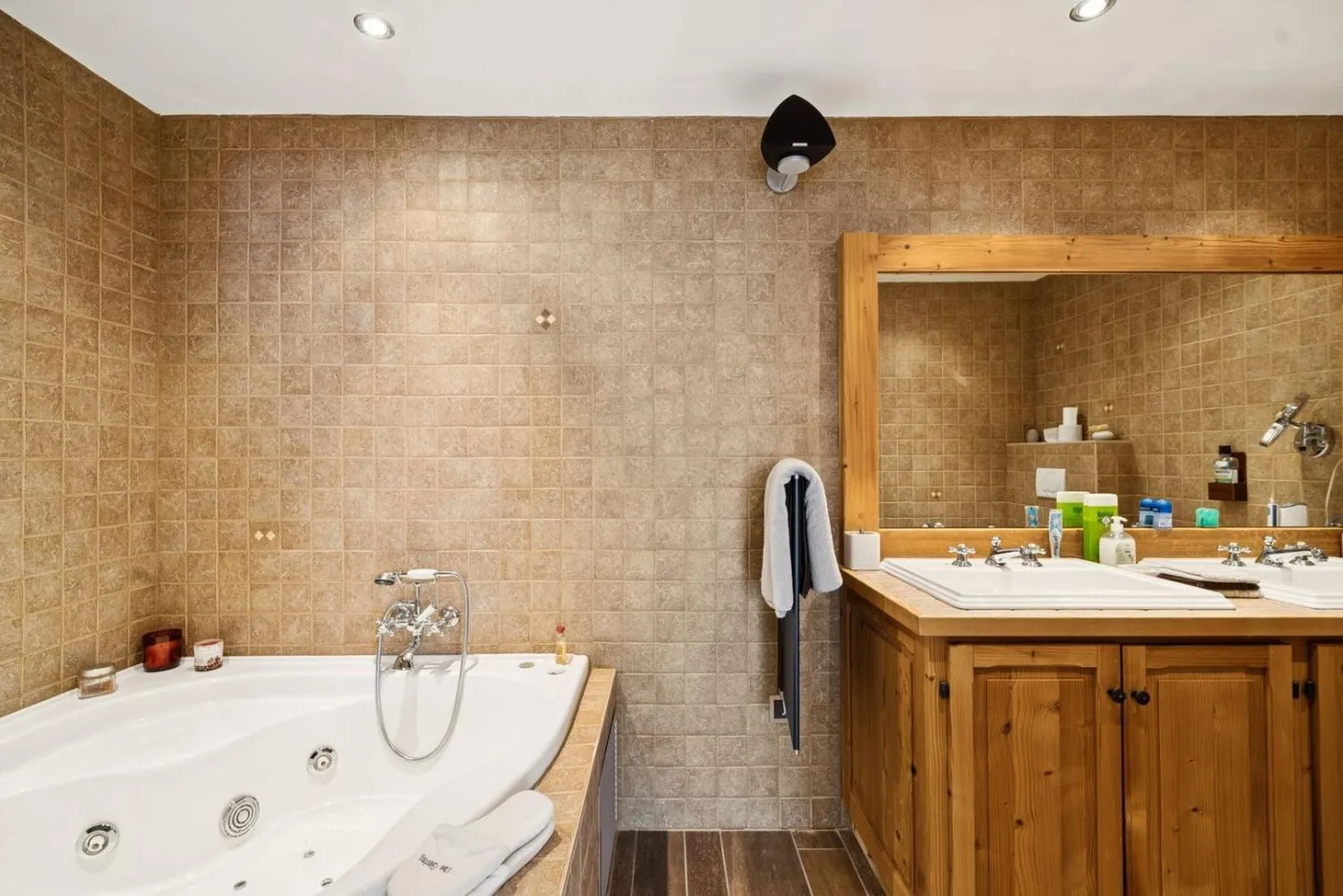 Elegant Alpine Architecture and Panorama in Morgins - Portes du Soleil - Photo 10 of 13