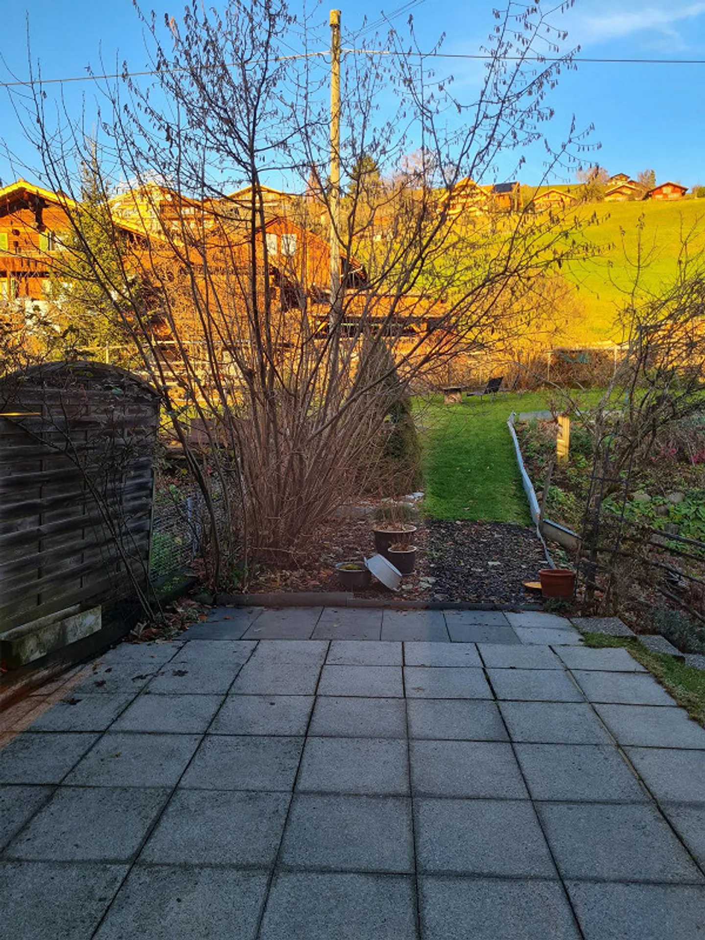 Living like in a single-family home - Photo 5 of 9