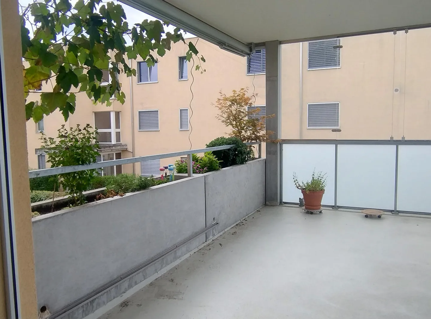 Appartamento luminoso e moderno di 4,5 stanze in una posizione tranquilla, vicino al lago e alla stazione - Foto 2 di 19
