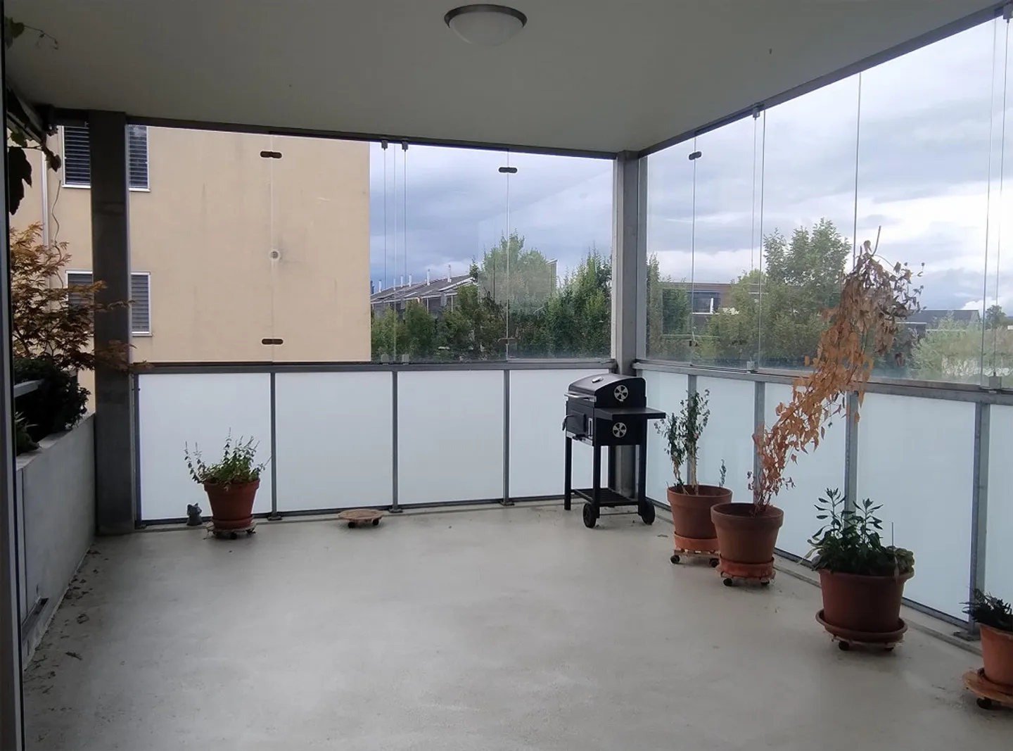 Appartamento luminoso e moderno di 4,5 stanze in una posizione tranquilla, vicino al lago e alla stazione - Foto 4 di 19