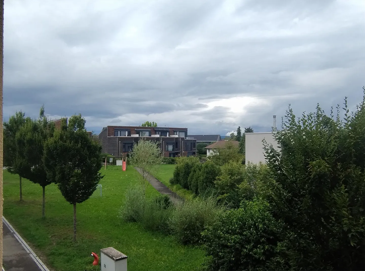 Appartamento luminoso e moderno di 4,5 stanze in una posizione tranquilla, vicino al lago e alla stazione - Foto 7 di 19