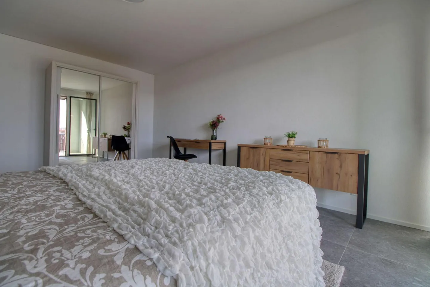 Spacious Coliving Apartment in Crissier with private Balcony - Foto 4 di 19