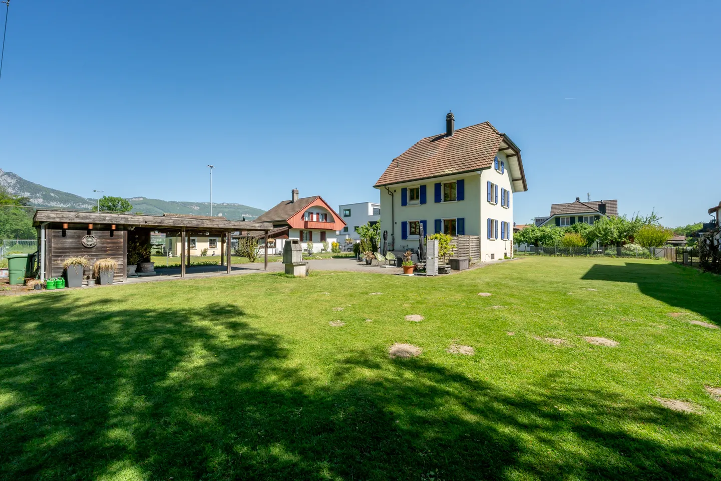 Vielseitiges Doppelhaus mit Garten - Foto 9 von 10